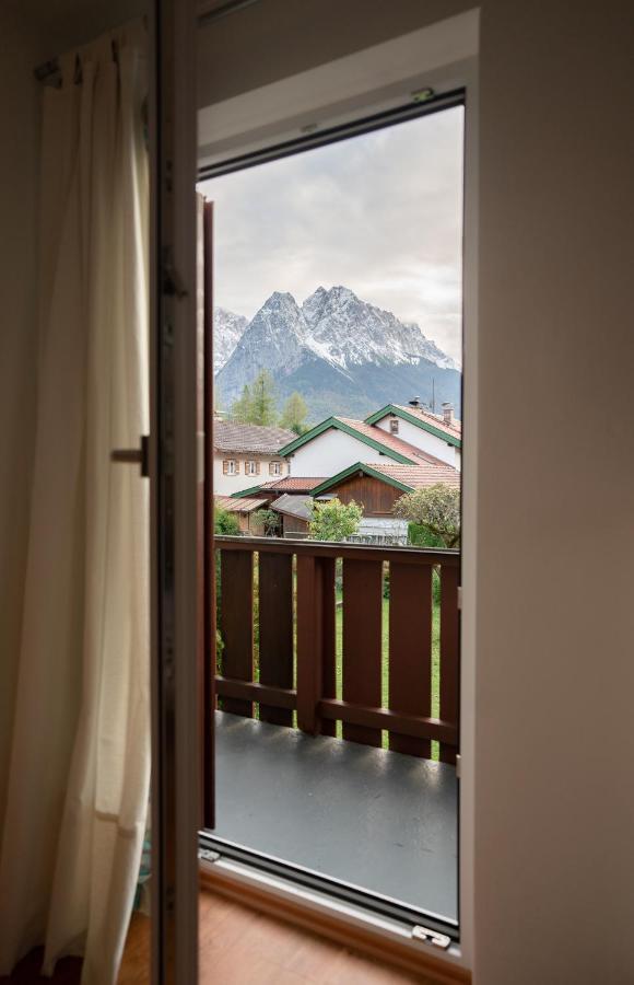 Haus Mit Wunderschoenem Ausblick Und Garten Гармиш-Партенкирхен Екстериор снимка