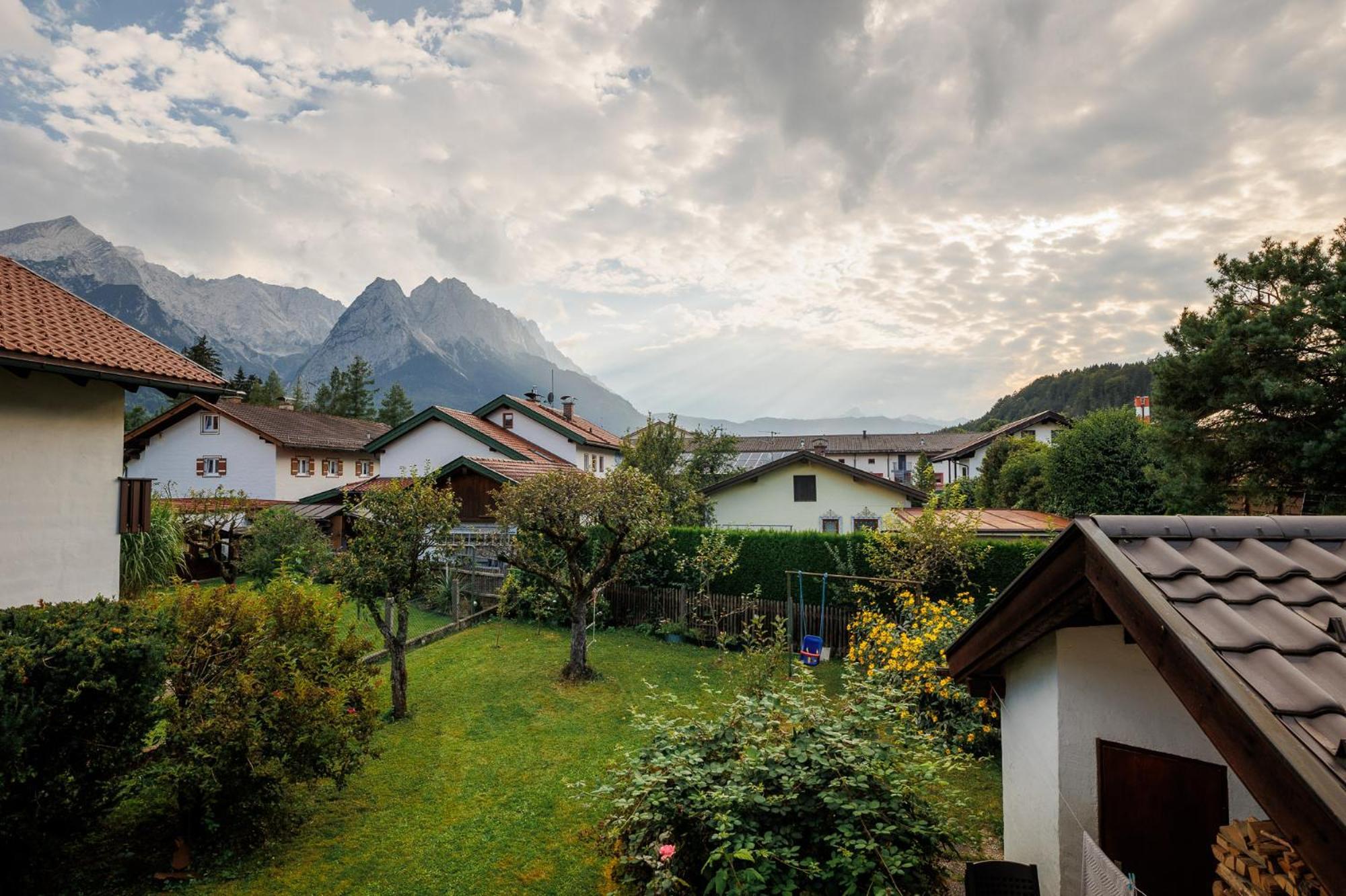 Haus Mit Wunderschoenem Ausblick Und Garten Гармиш-Партенкирхен Екстериор снимка